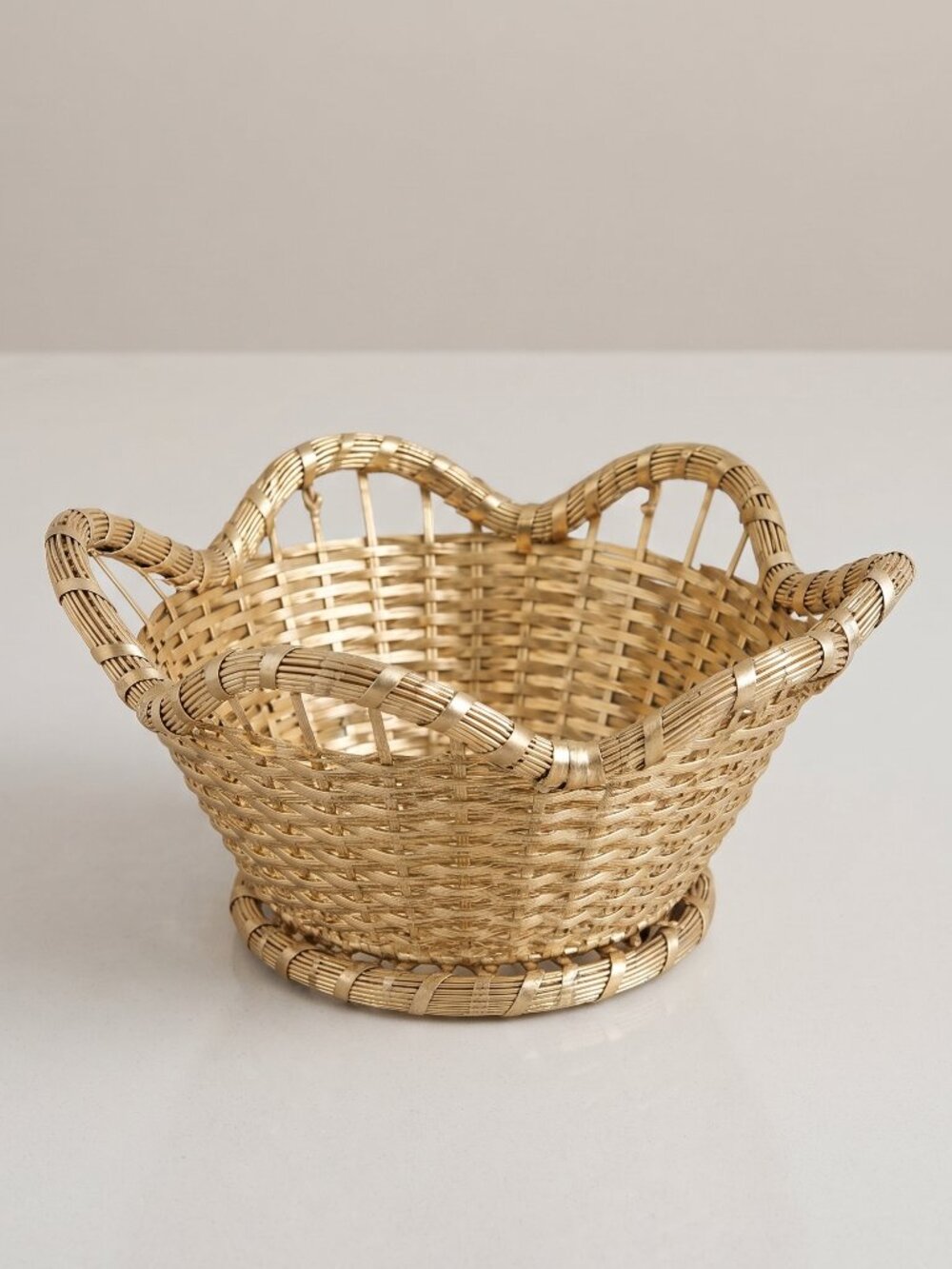 VTG India Gold Tone Woven Metal Basket Scalloped Rim Boho Decor 9”
